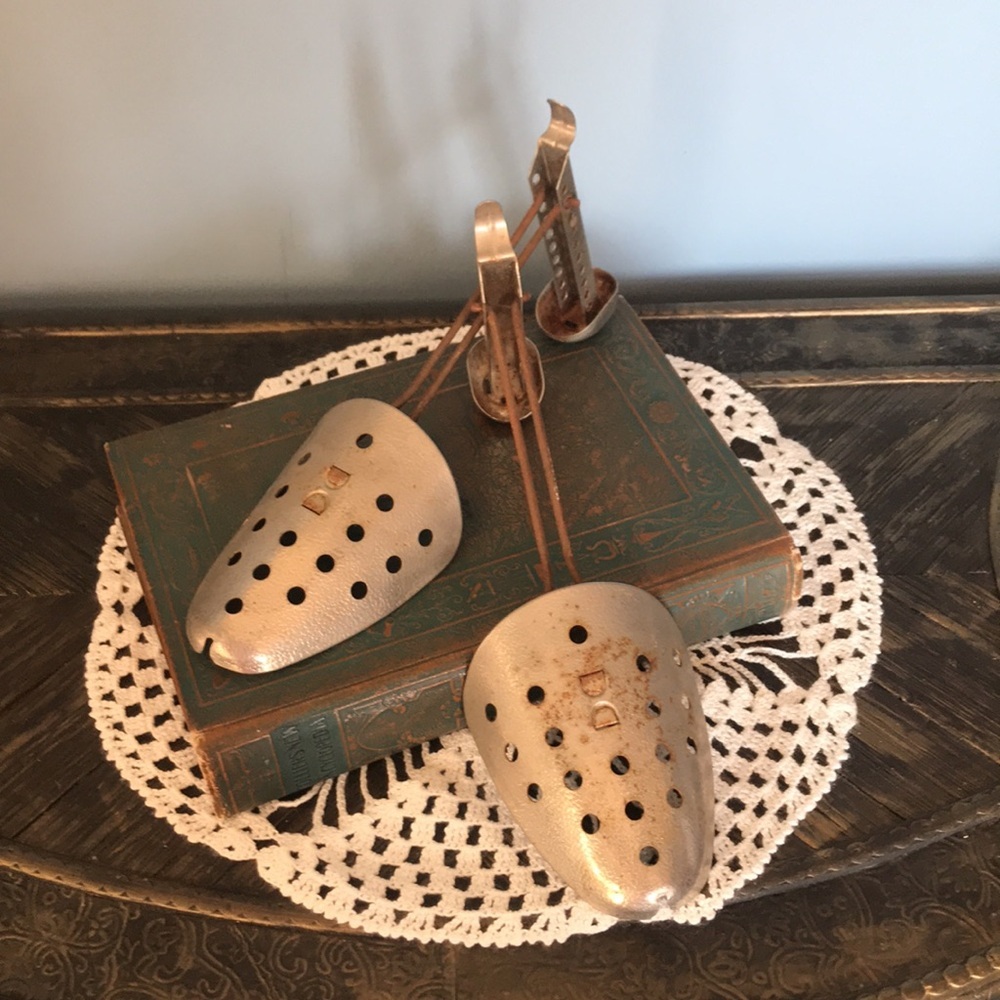 Vintage set 2 rusty metal shoe forms home decor farmhouse rustic vintage trendy